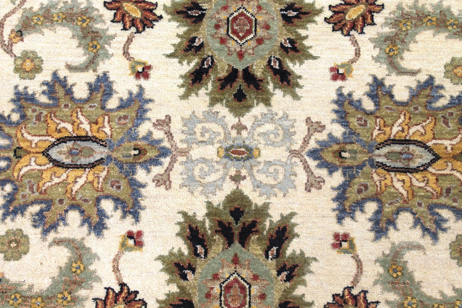 4x6 Traditional Hand Knotted Wool Area Rug - MR030590