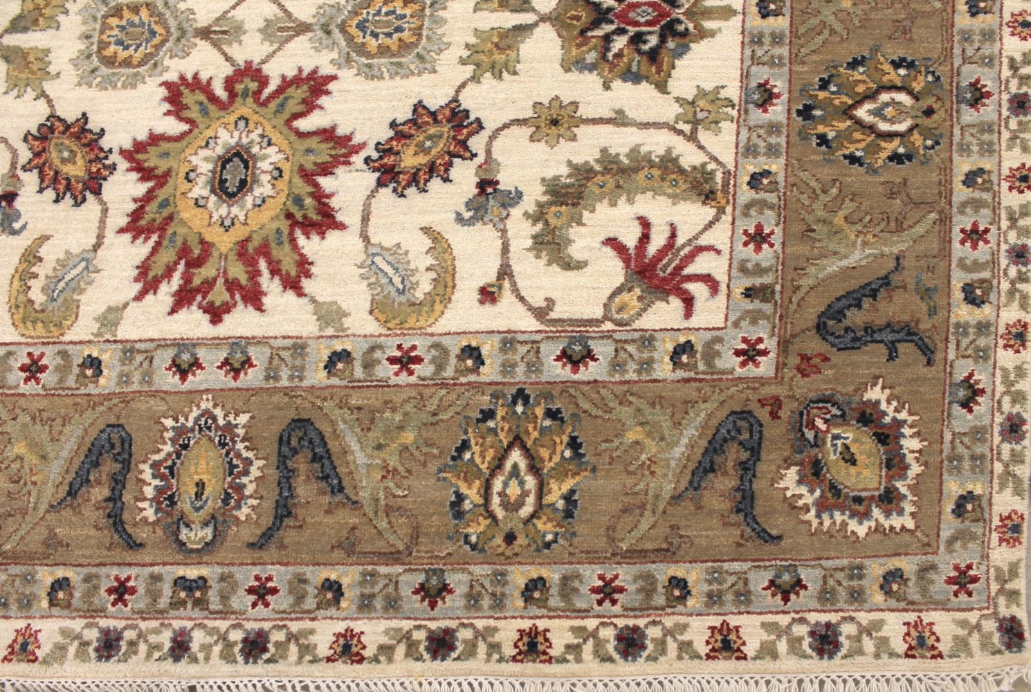 5x7/8 Traditional Hand Knotted Wool Area Rug - MR030604
