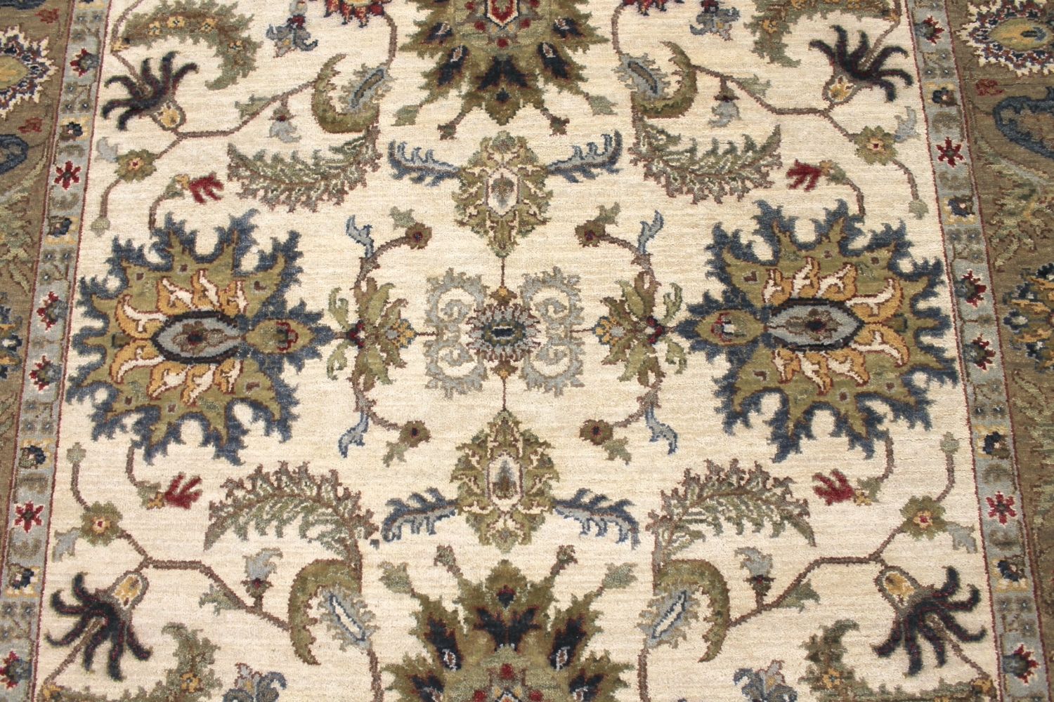 5x7/8 Traditional Hand Knotted Wool Area Rug - MR030604