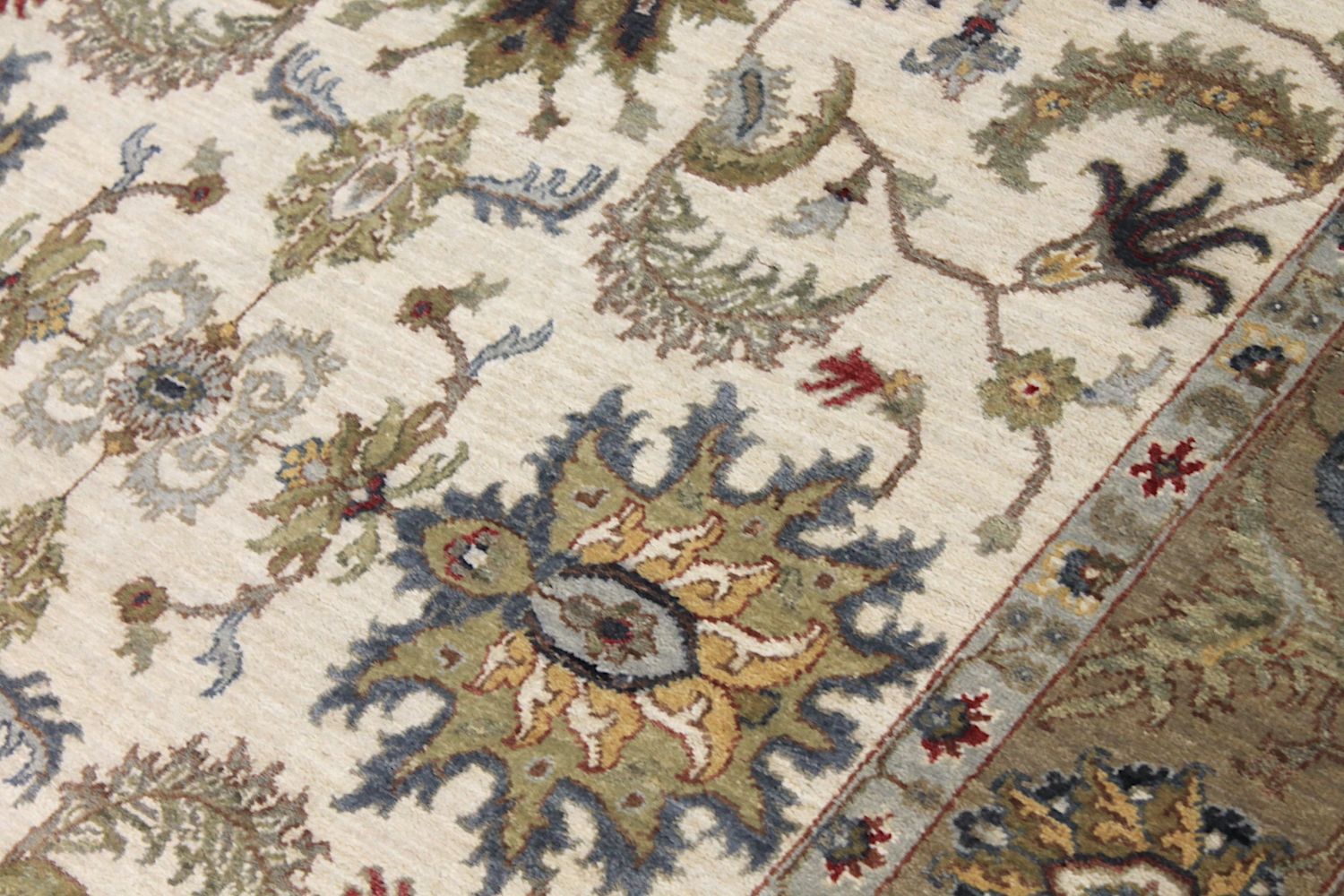 5x7/8 Traditional Hand Knotted Wool Area Rug - MR030604